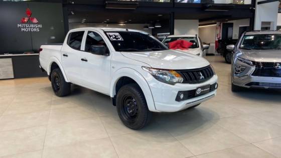 MITSUBISHI L200 TRITON 2.4 16V TURBO DIESEL GL CD 4X4 MANUAL MITSUBISHI L200 TRITON 2.4 16V TURBO DIESEL GL CD 4X4 MANUAL